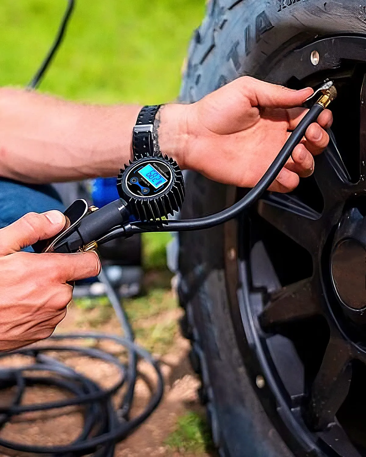 Digital Tire Inflator Pressure Gauge 250PSI Rubber Hose Quick Connect Coupler